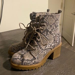 Sonoma snake print boot! Side zip/ front lace up. NWT never worn!